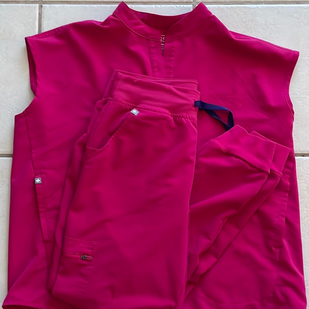 Figs scrub set ULTRA ROSE Rafaela Top Zamora high waisted jogger pant MEDIUM